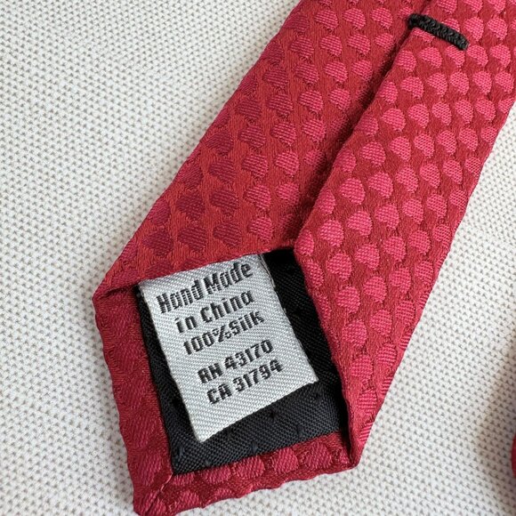 Geoffrey Beene Silk Tie 1990s, Red Heart Pattern, Vintage 100% Silk Necktie - Picture 7 of 10